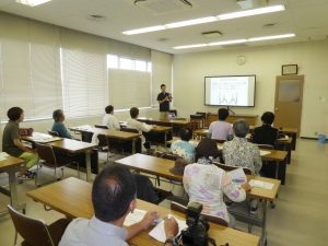 閉鎖した旧JA富戸支店にて健康教室での講義風景